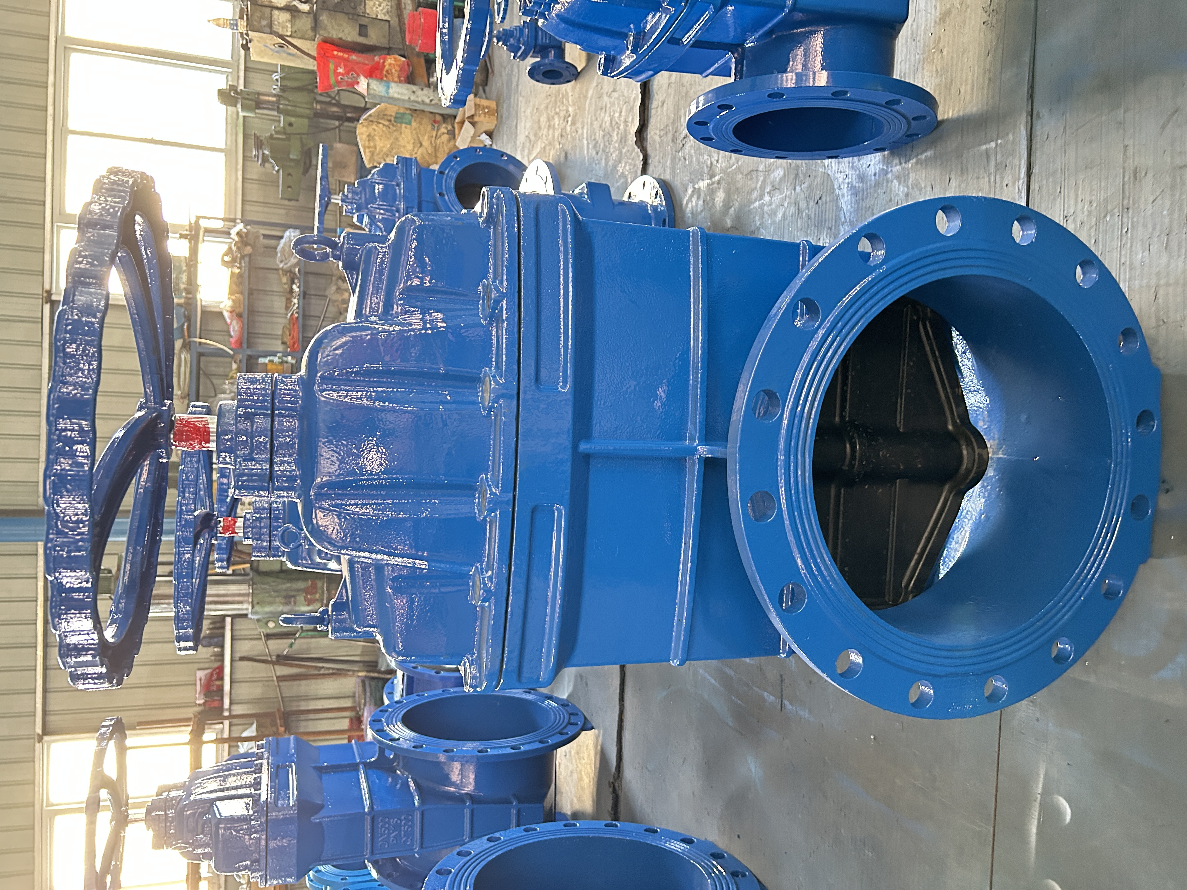 Zasuwa zasuwowa z podwójnym kołnierzem: solidna i niezawodna